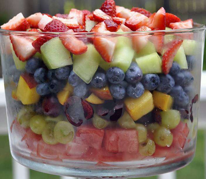 SALADAS DE FRUTAS EM CAMADAS