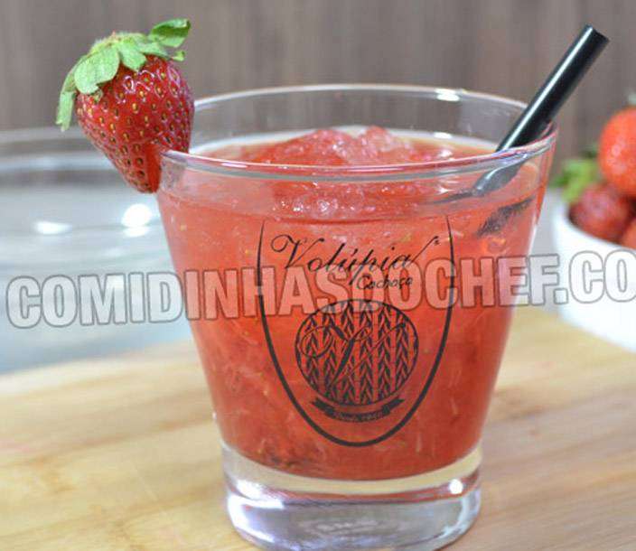 CAIPIRINHA DE MORANGO