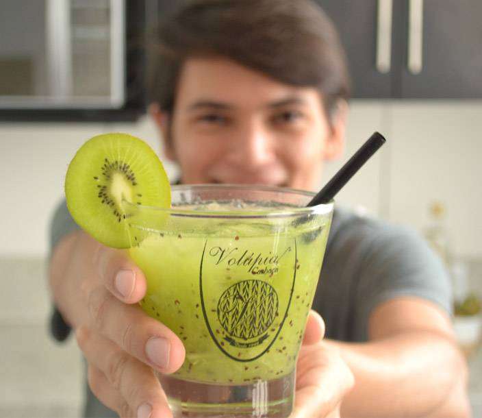 CAIPIRINHA DE KIWI FÁCIL