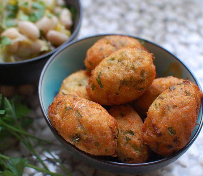 BOLINHO DE BACALHAU FRITO