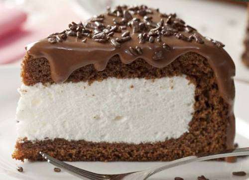 06 Bolo de Chocolate com Recheio de Marshmallow