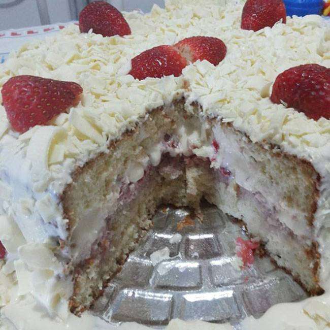 Bolo de Leite Ninho com Morango